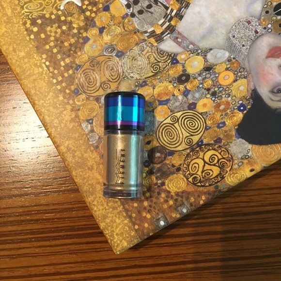 MAC Pigment in Out All Night - Picture 3 of 3